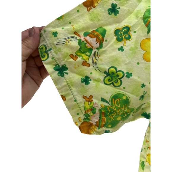 St. Patrick’s Day Green Shirt XL Button Front Shamrock Clover Print Irish Tee - Picture 4 of 6